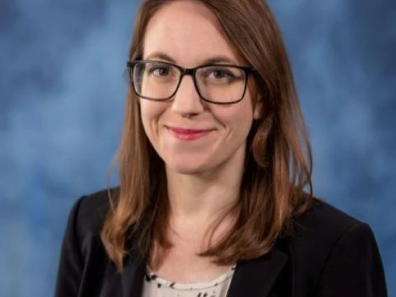Headshot of Carolyn Barnett.